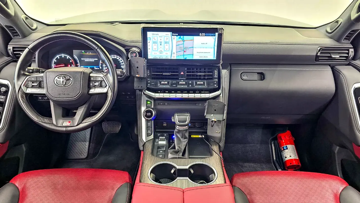 TOYOTA Land Cruiser GR Sport 2023 - photo 2 - Import Émirats | International Cars