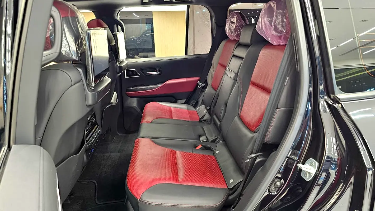 TOYOTA Land Cruiser GR Sport 2023 - photo 8 - Import Émirats | International Cars