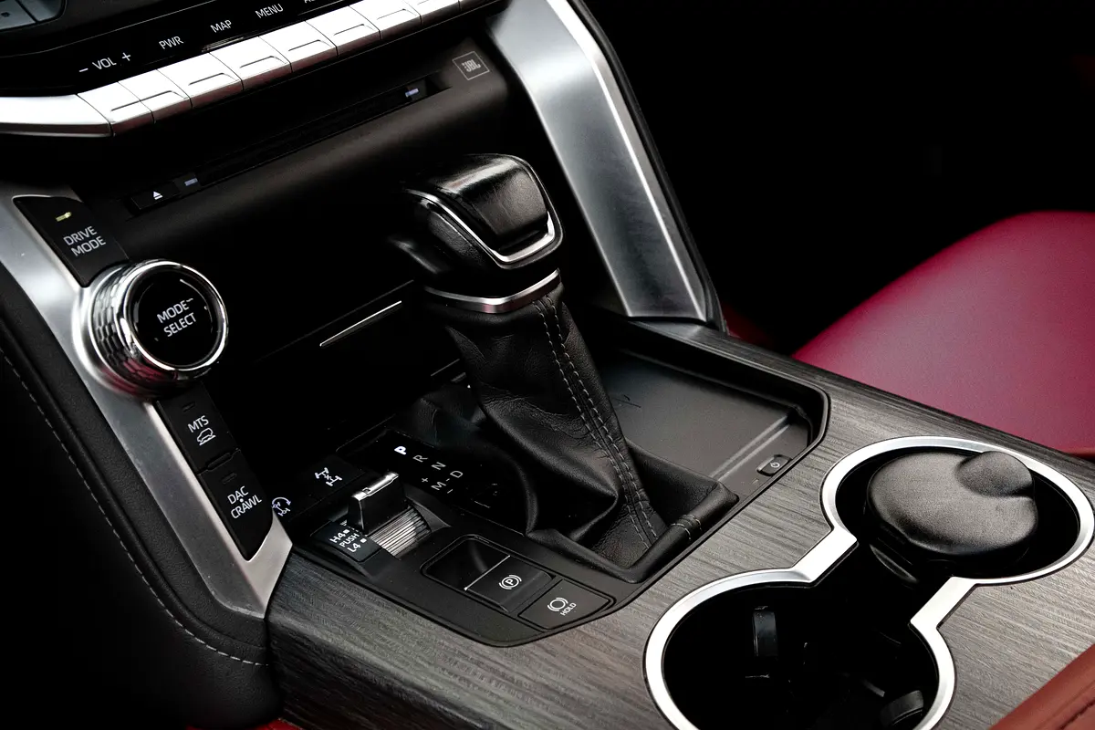 TOYOTA Land Cruiser GR Sport 2022 - photo 10 - Import Émirats | International Cars