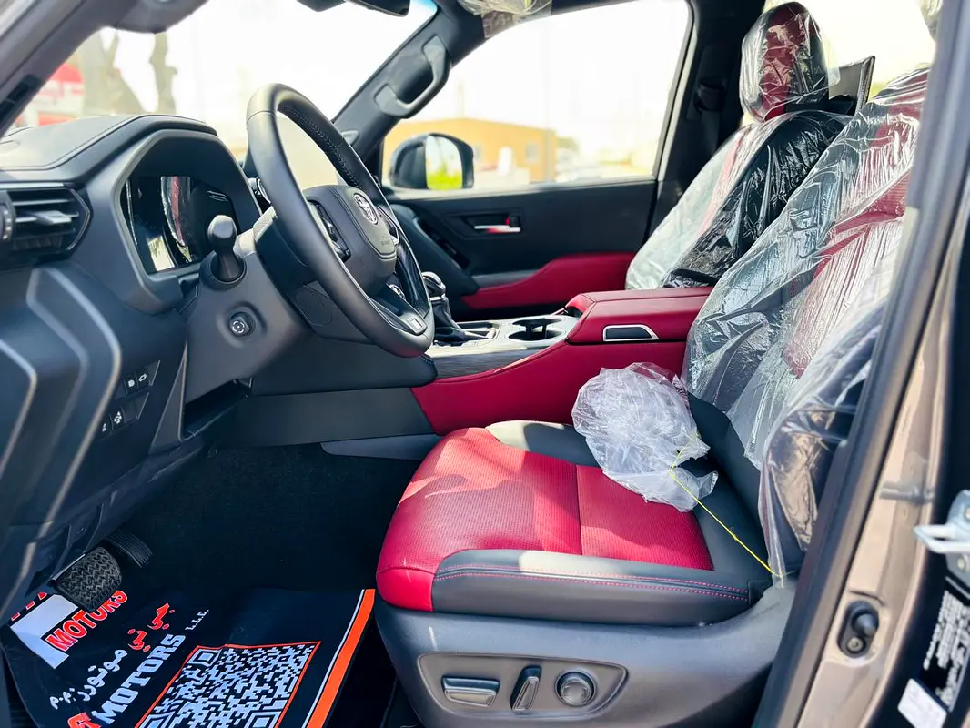 TOYOTA Land Cruiser GR Sport 2025 - photo 10 - Import Émirats | International Cars