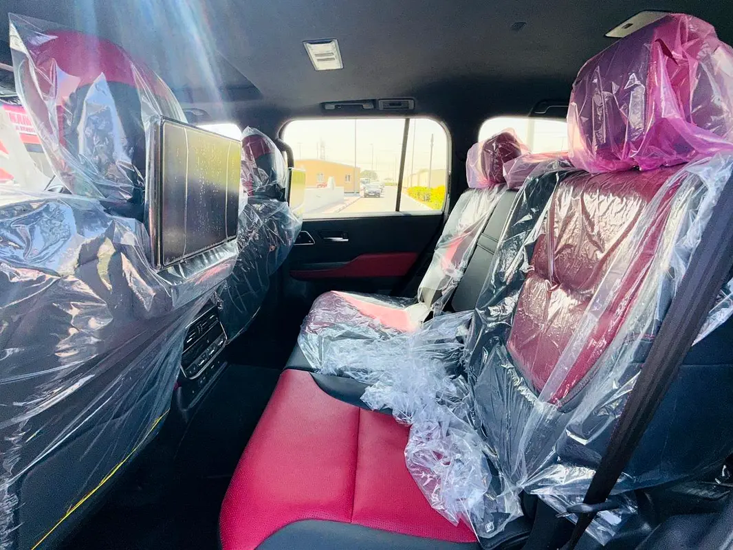 TOYOTA Land Cruiser GR Sport 2025 - photo 11 - Import Émirats | International Cars