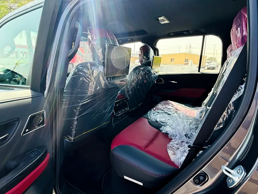 TOYOTA Land Cruiser GR Sport 2025 - photo 12 - Import Émirats | International Cars