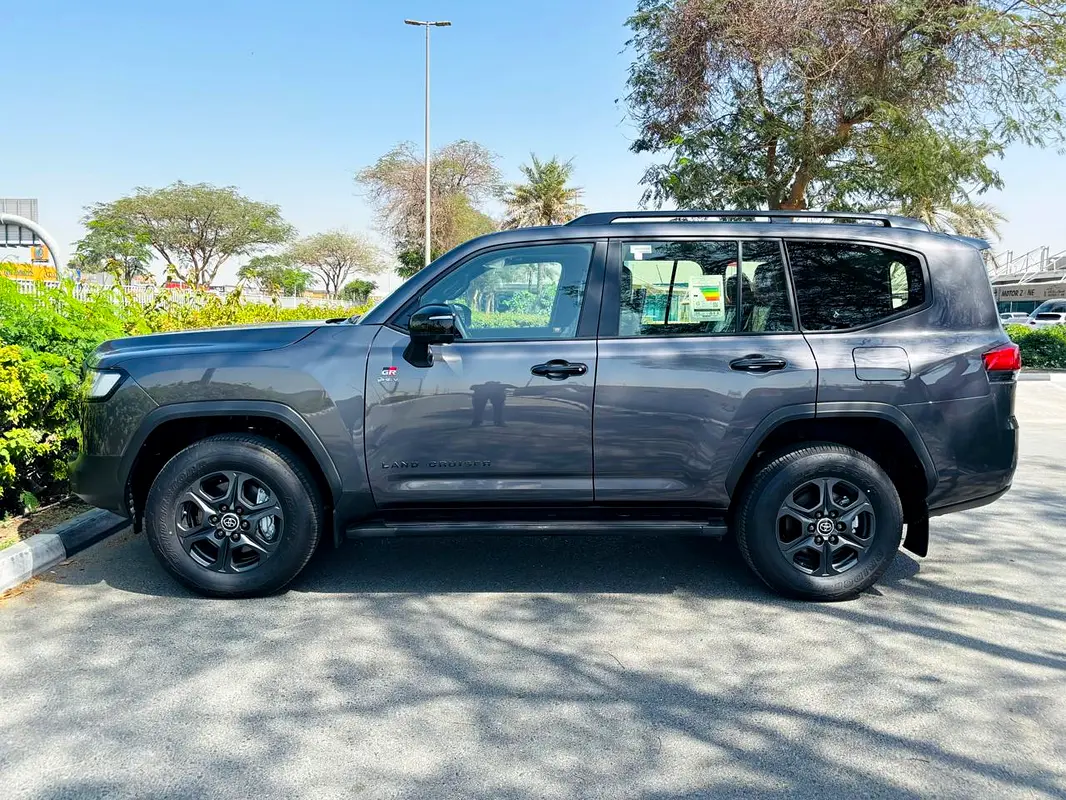 TOYOTA Land Cruiser GR Sport 2025 - photo 2 - Import Émirats | International Cars