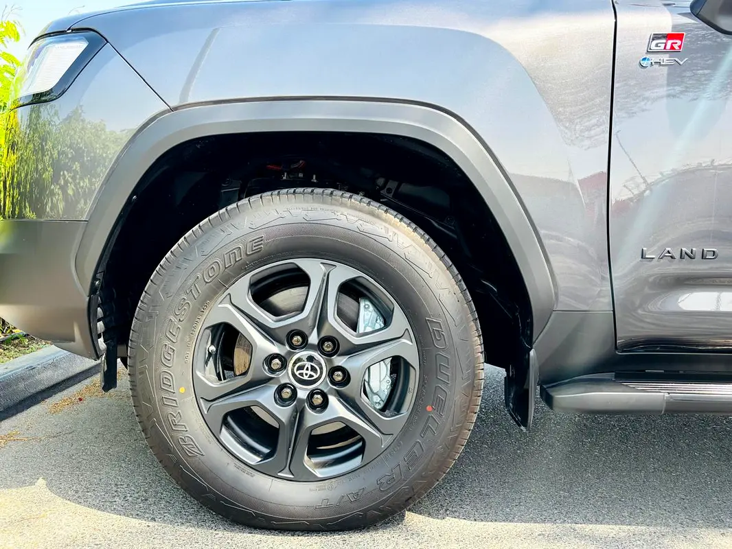 TOYOTA Land Cruiser GR Sport 2025 - photo 4 - Import Émirats | International Cars