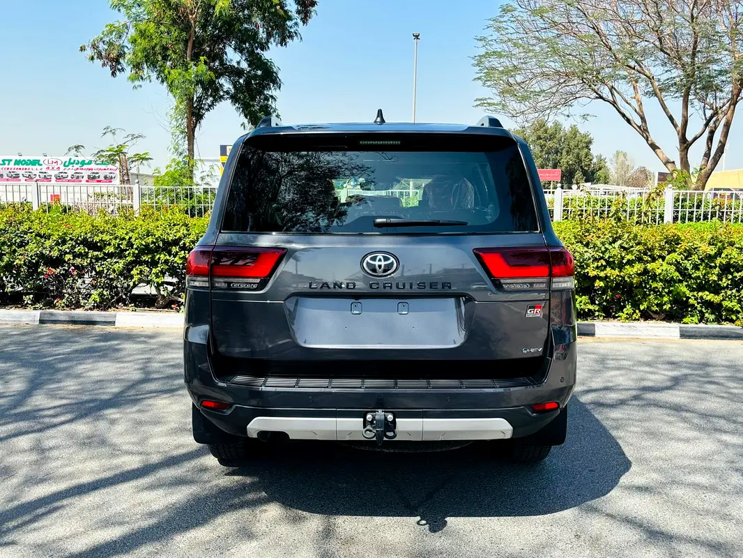 TOYOTA Land Cruiser GR Sport 2025 - photo 5 - Import Émirats | International Cars