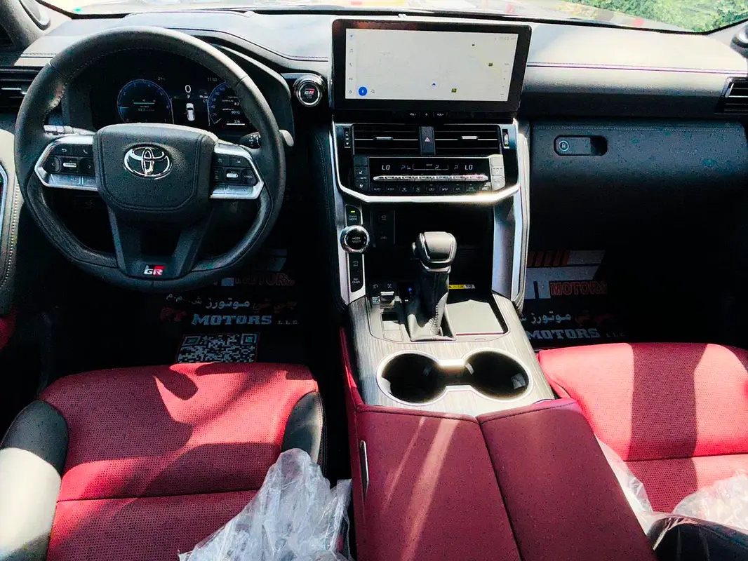 TOYOTA Land Cruiser GR Sport 2025 - photo 7 - Import Émirats | International Cars