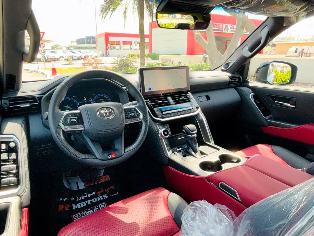 TOYOTA Land Cruiser GR Sport 2025 - photo 8 - Import Émirats | International Cars