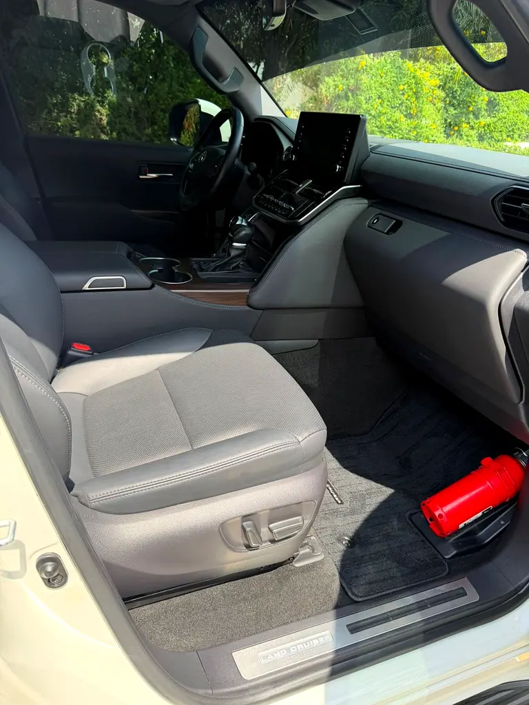 TOYOTA Land Cruiser GXR 2022 - photo 10 - Import Émirats | International Cars