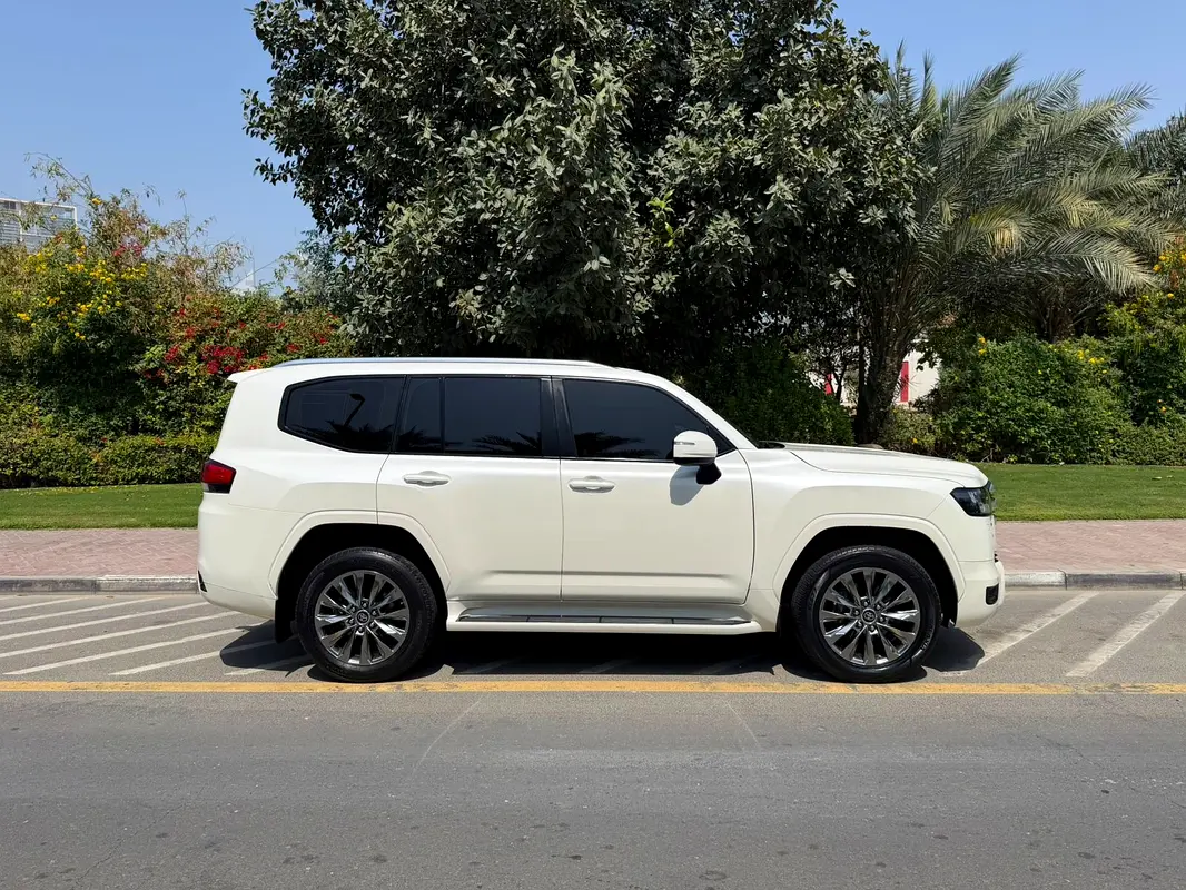 TOYOTA Land Cruiser GXR 2022 - photo 2 - Import Émirats | International Cars