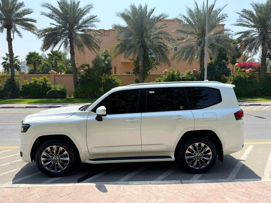 TOYOTA Land Cruiser GXR 2022 - photo 7 - Import Émirats | International Cars