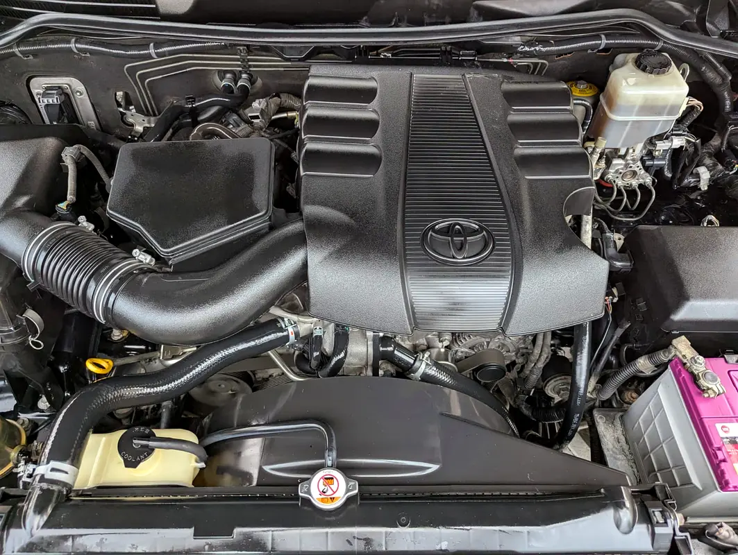 TOYOTA Land Cruiser GXR 2015 - photo 12 - Import Émirats | International Cars