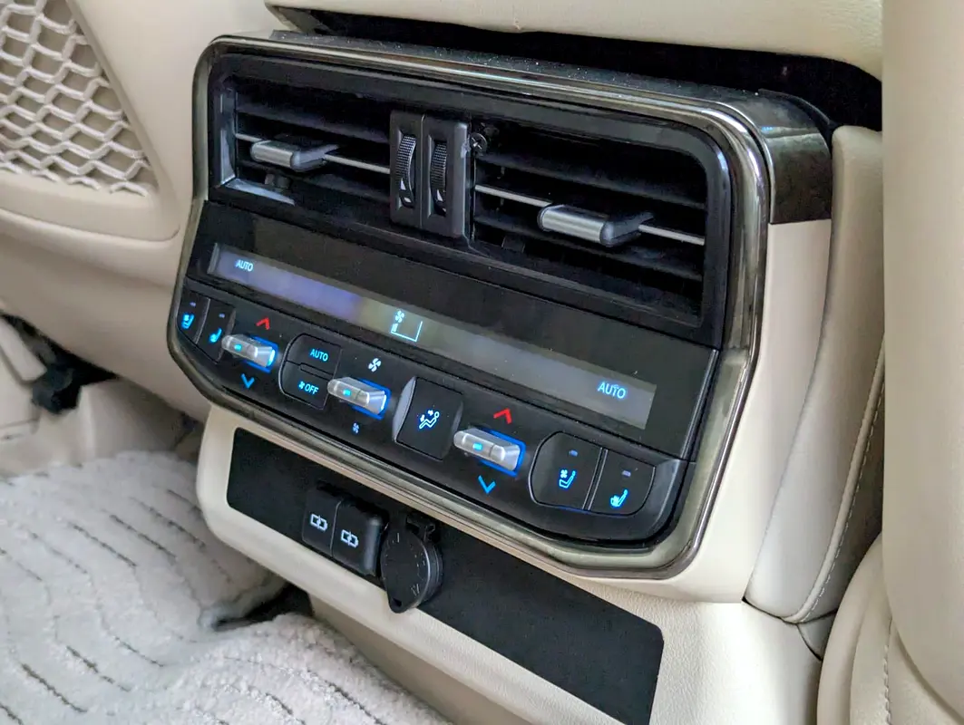 TOYOTA Land Cruiser GXR 2015 - photo 9 - Import Émirats | International Cars