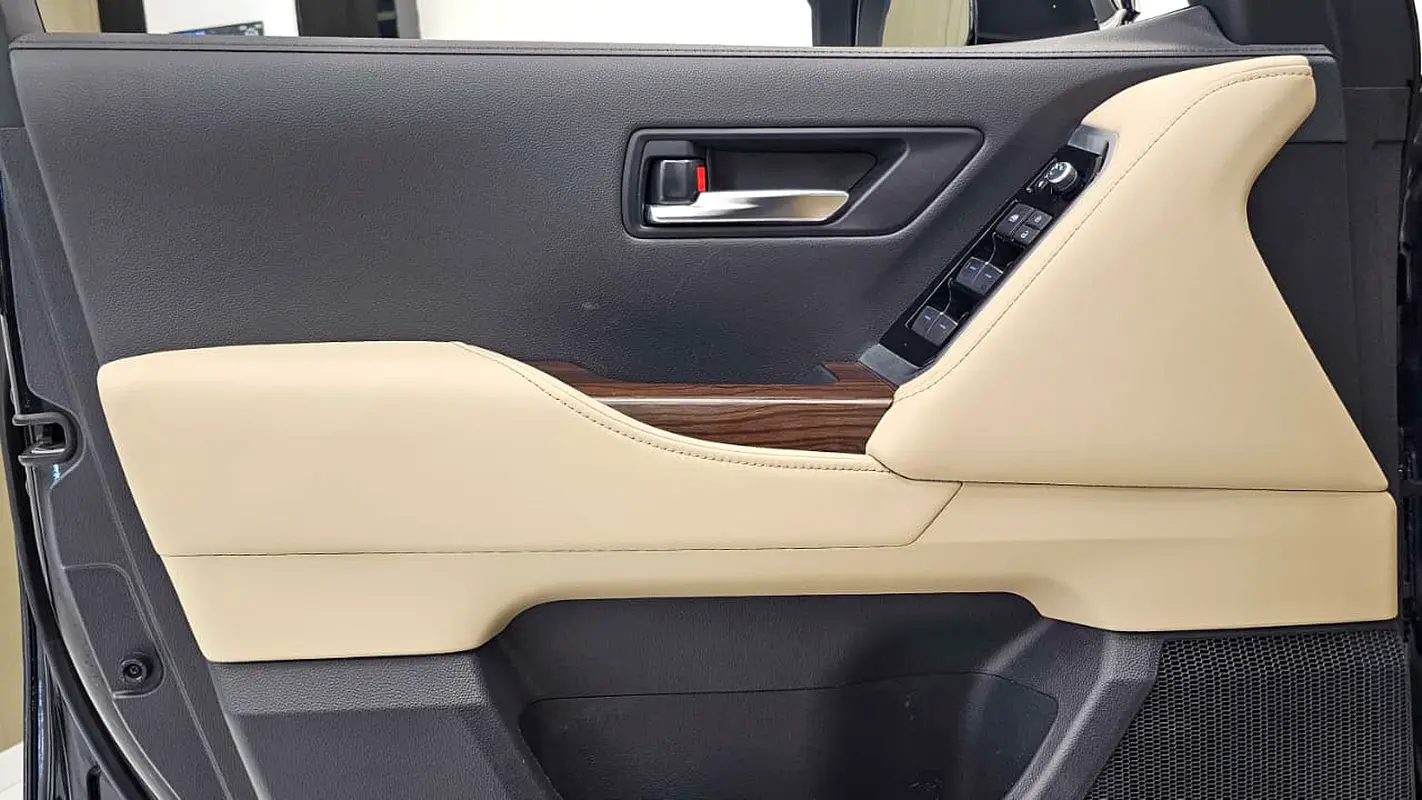 TOYOTA Land Cruiser GXR 2023 - photo 7 - Import Émirats | International Cars