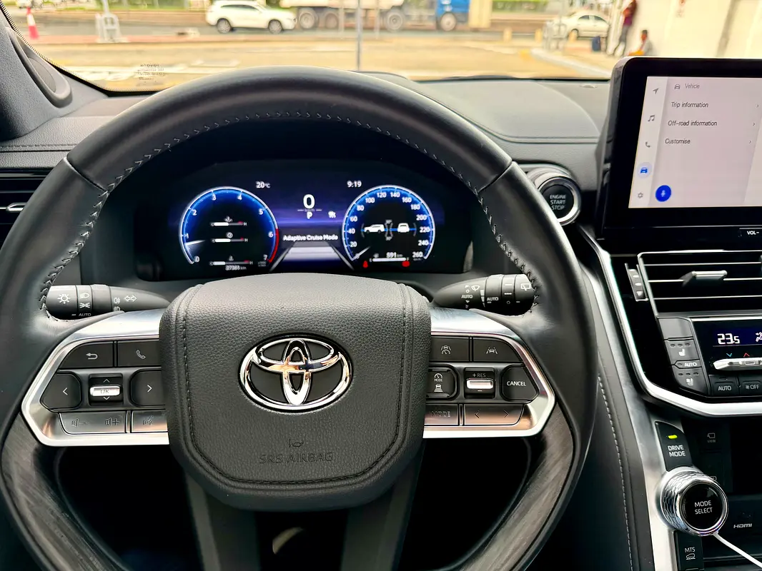 TOYOTA Land Cruiser VXR 2025 - photo 7 - Import Émirats | International Cars