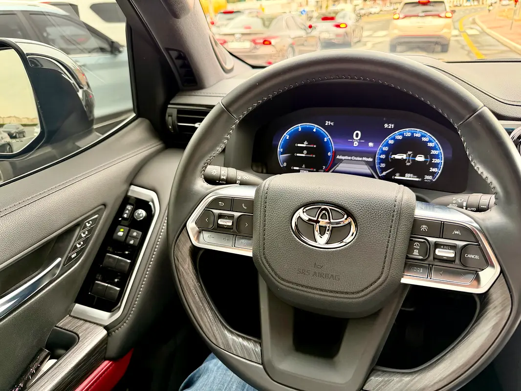 TOYOTA Land Cruiser VXR 2025 - photo 9 - Import Émirats | International Cars