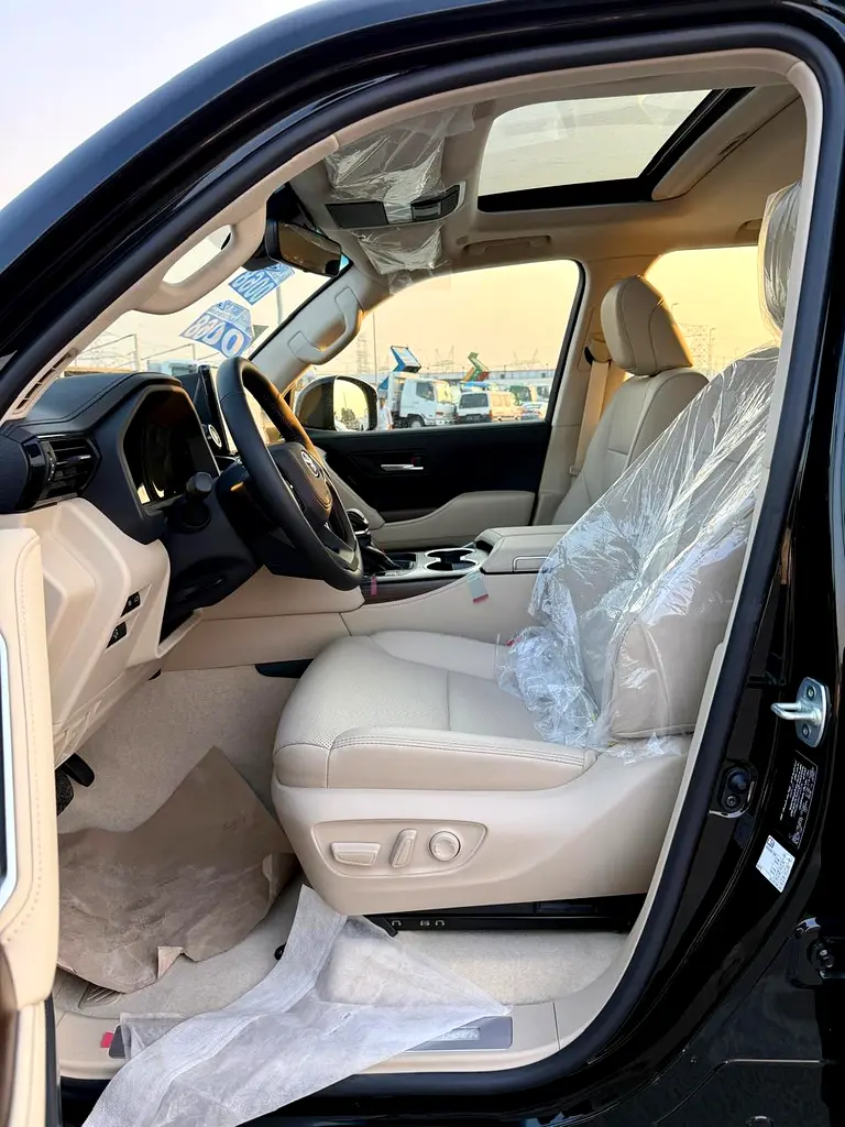 TOYOTA Land Cruiser GXR 2025 - photo 10 - Import Émirats | International Cars