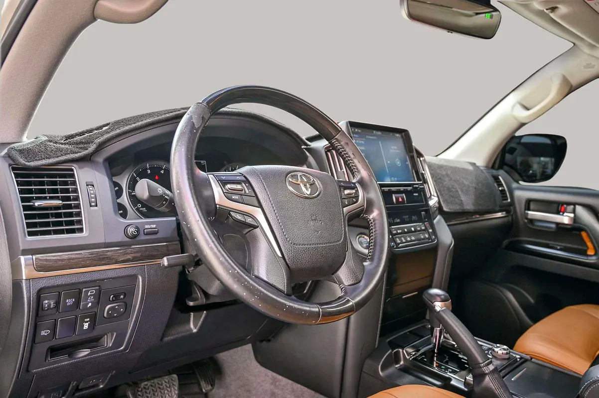 TOYOTA Land Cruiser GXR 2021 - photo 11 - Import Émirats | International Cars