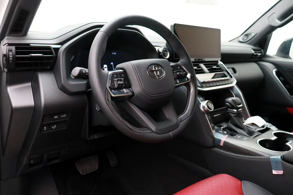 TOYOTA Land Cruiser VXR 2025 - photo 12 - Import Émirats | International Cars