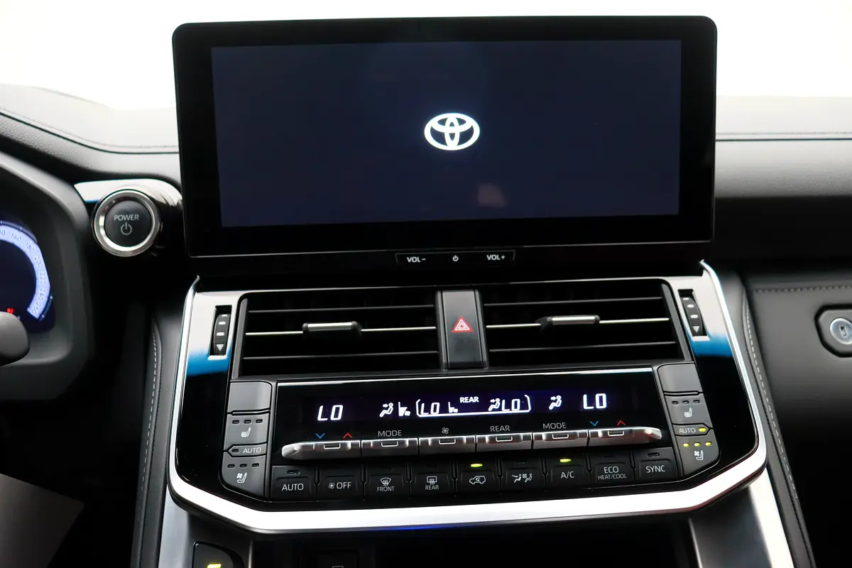 TOYOTA Land Cruiser VXR 2025 - photo 8 - Import Émirats | International Cars