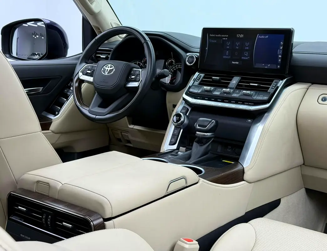 TOYOTA Land Cruiser GXR 2023 - photo 10 - Import Émirats | International Cars