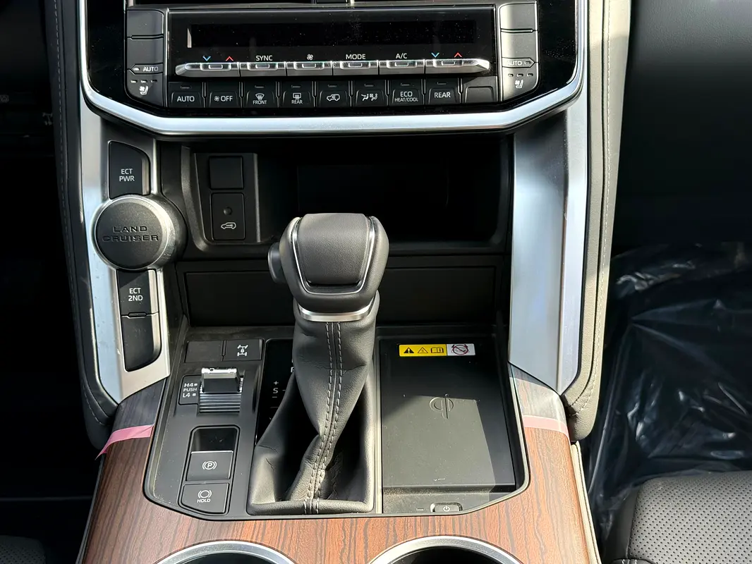 TOYOTA Land Cruiser GXR 2026 - photo 11 - Import Émirats | International Cars