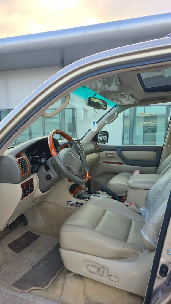 TOYOTA Land Cruiser VXR 2006 - photo 7 - Import Émirats | International Cars