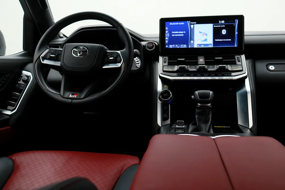 TOYOTA Land Cruiser GR Sport 2024 - photo 11 - Import Émirats | International Cars