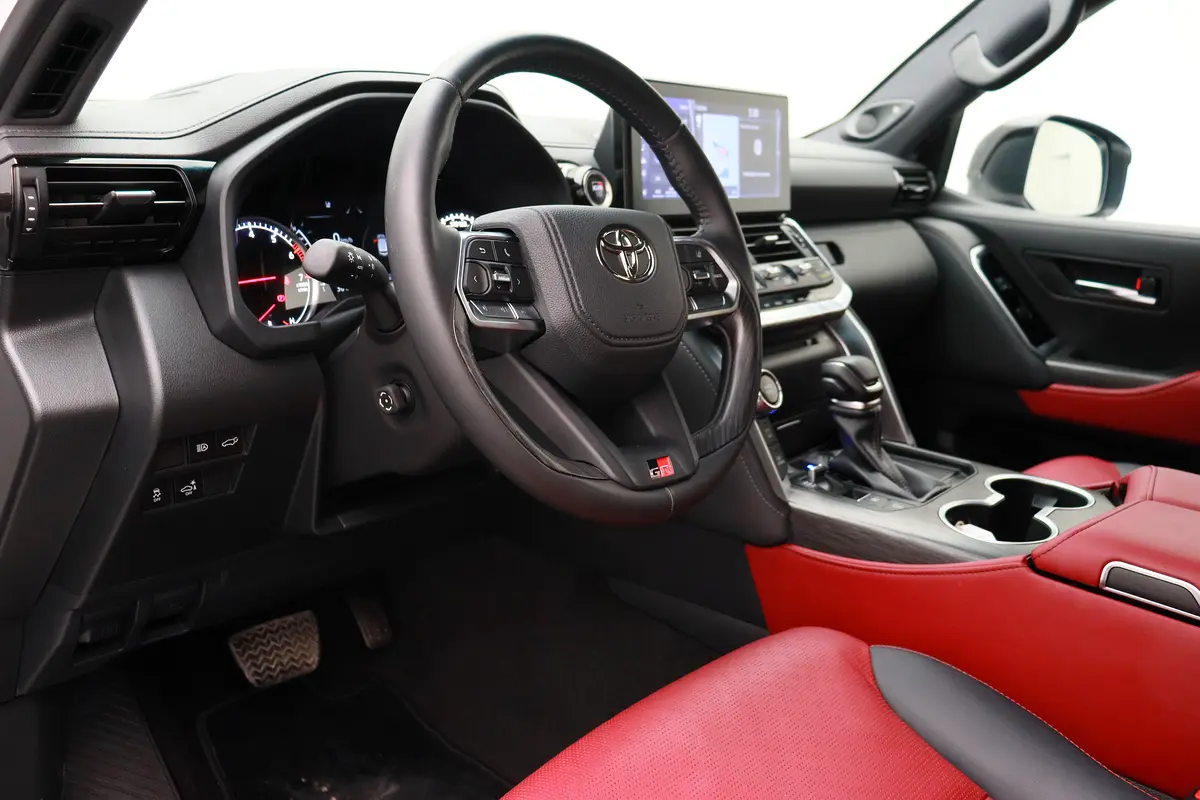 TOYOTA Land Cruiser GR Sport 2024 - photo 12 - Import Émirats | International Cars