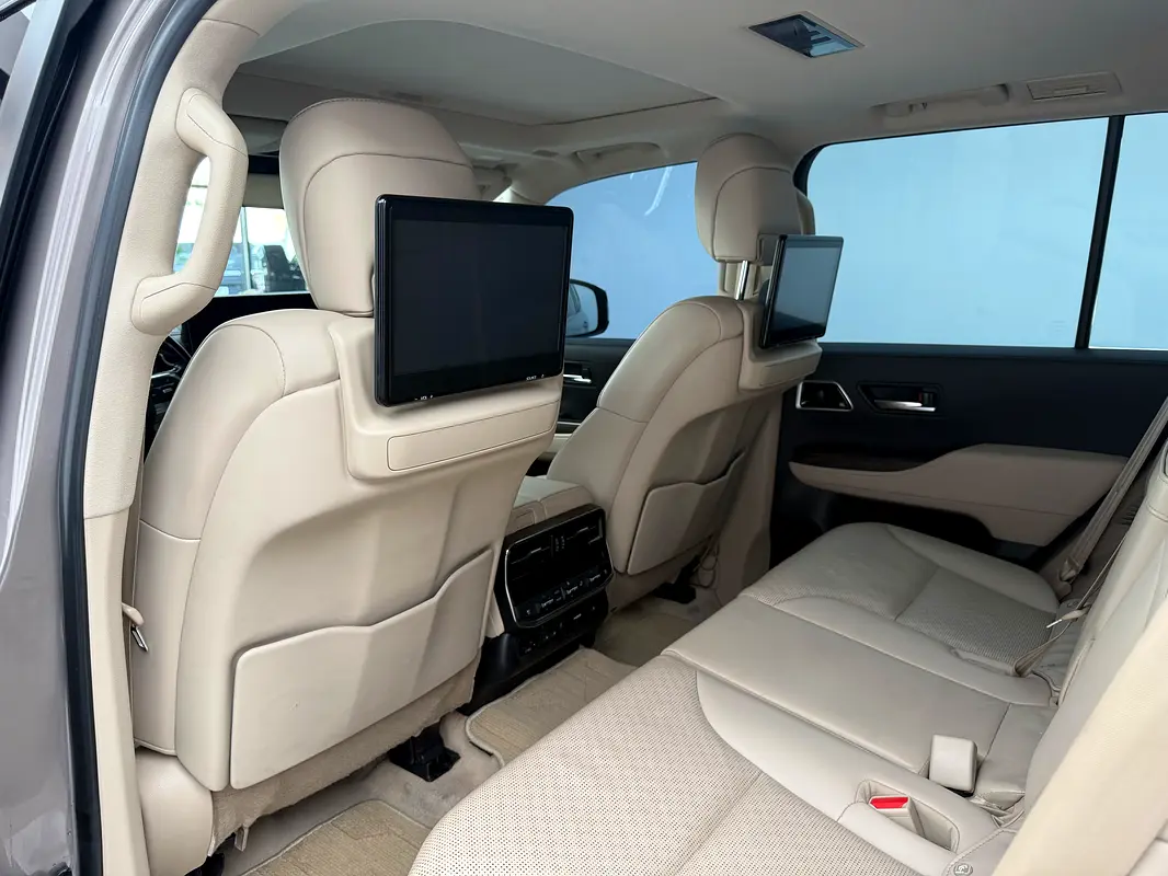 TOYOTA Land Cruiser VXR 2022 - photo 12 - Import Émirats | International Cars