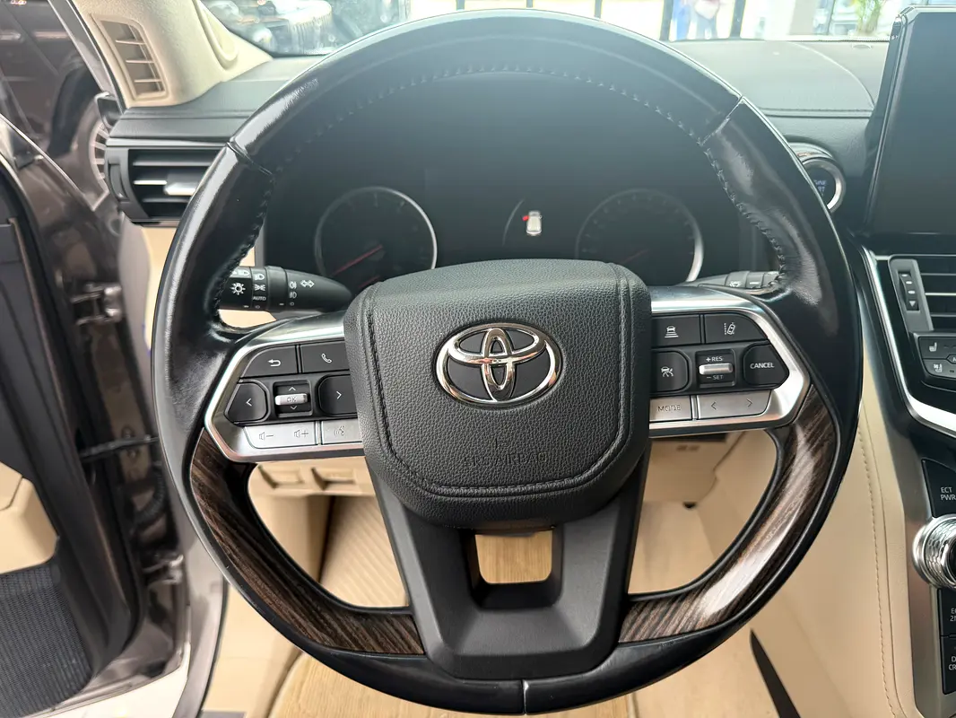 TOYOTA Land Cruiser VXR 2022 - photo 9 - Import Émirats | International Cars