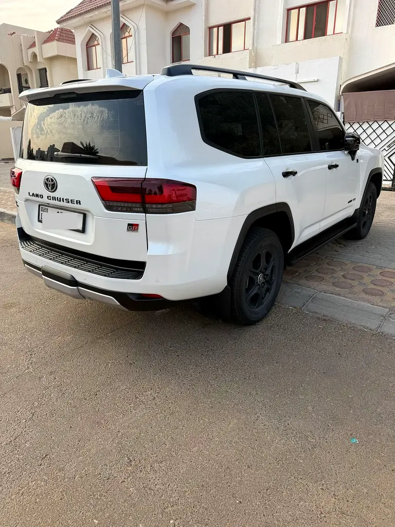TOYOTA Land Cruiser GR Sport 2025 - photo 10 - Import Émirats | International Cars