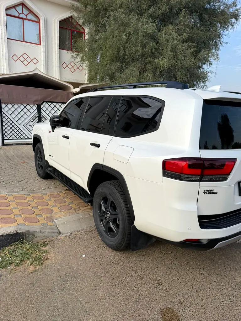 TOYOTA Land Cruiser GR Sport 2025 - photo 2 - Import Émirats | International Cars