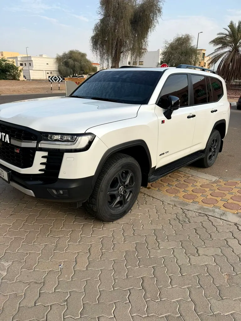 TOYOTA Land Cruiser GR Sport 2025 - photo 3 - Import Émirats | International Cars