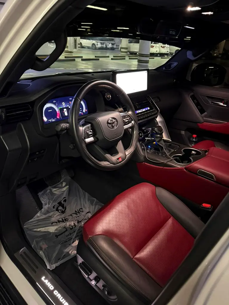 TOYOTA Land Cruiser GR Sport 2025 - photo 4 - Import Émirats | International Cars
