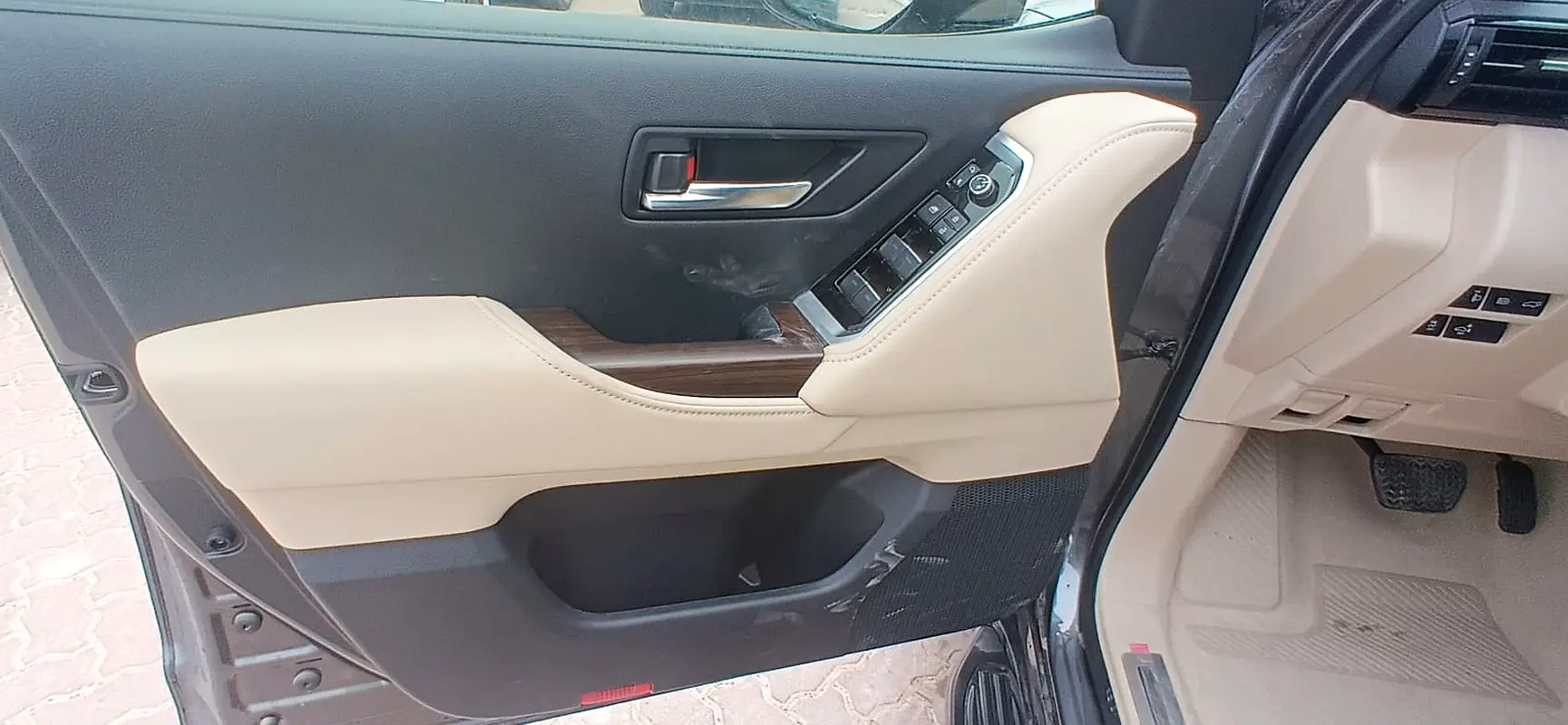 TOYOTA Land Cruiser GXR 2025 - photo 10 - Import Émirats | International Cars