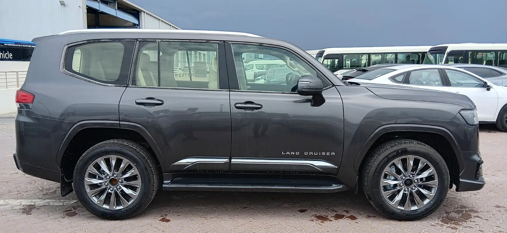 TOYOTA Land Cruiser GXR 2025 - photo 4 - Import Émirats | International Cars