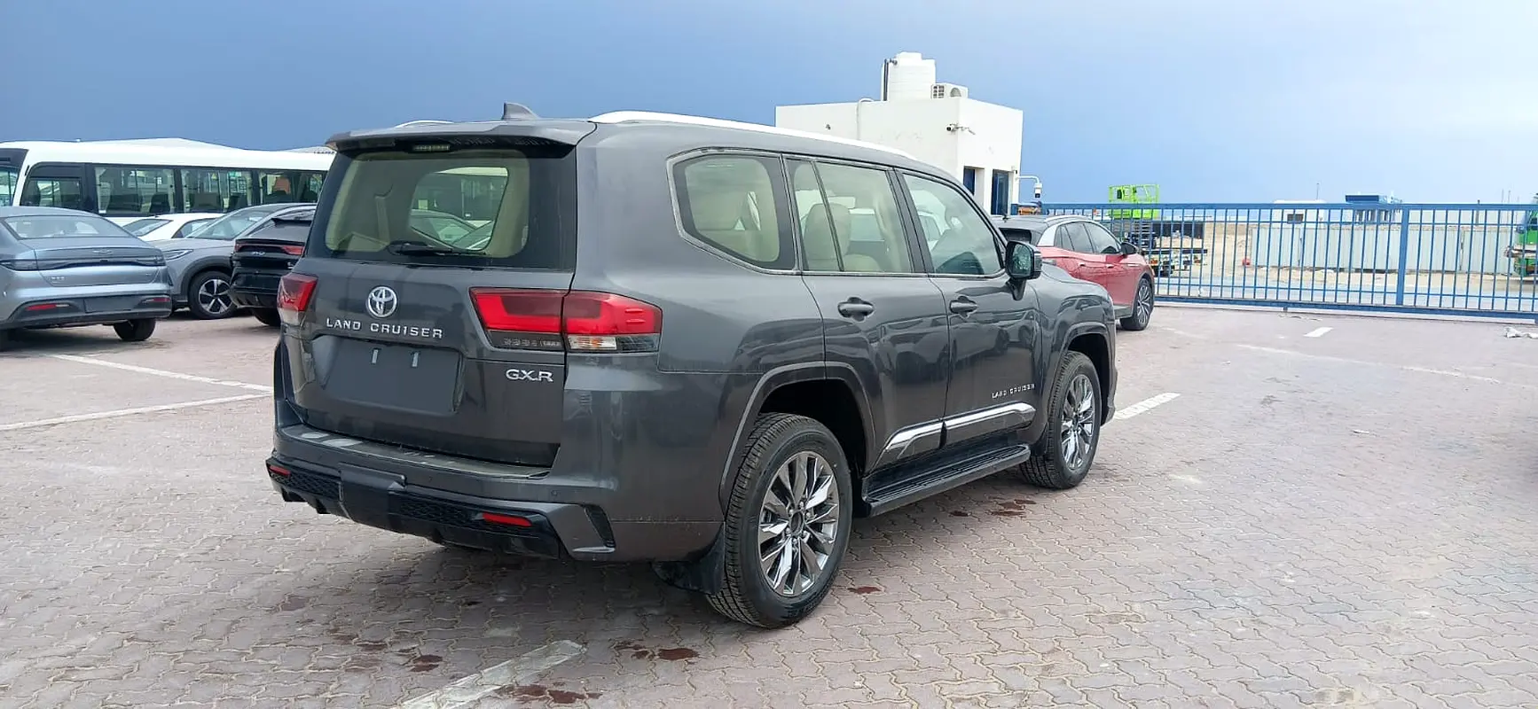 TOYOTA Land Cruiser GXR 2025 - photo 6 - Import Émirats | International Cars
