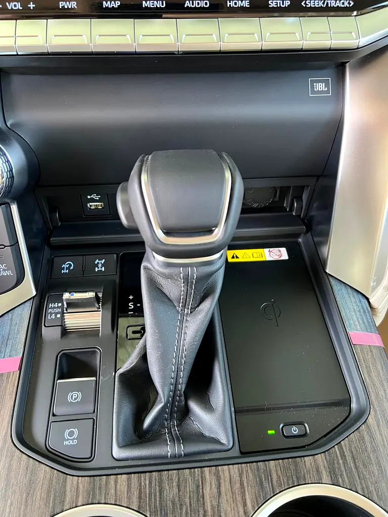 TOYOTA Land Cruiser VX 2024 - photo 12 - Import Émirats | International Cars