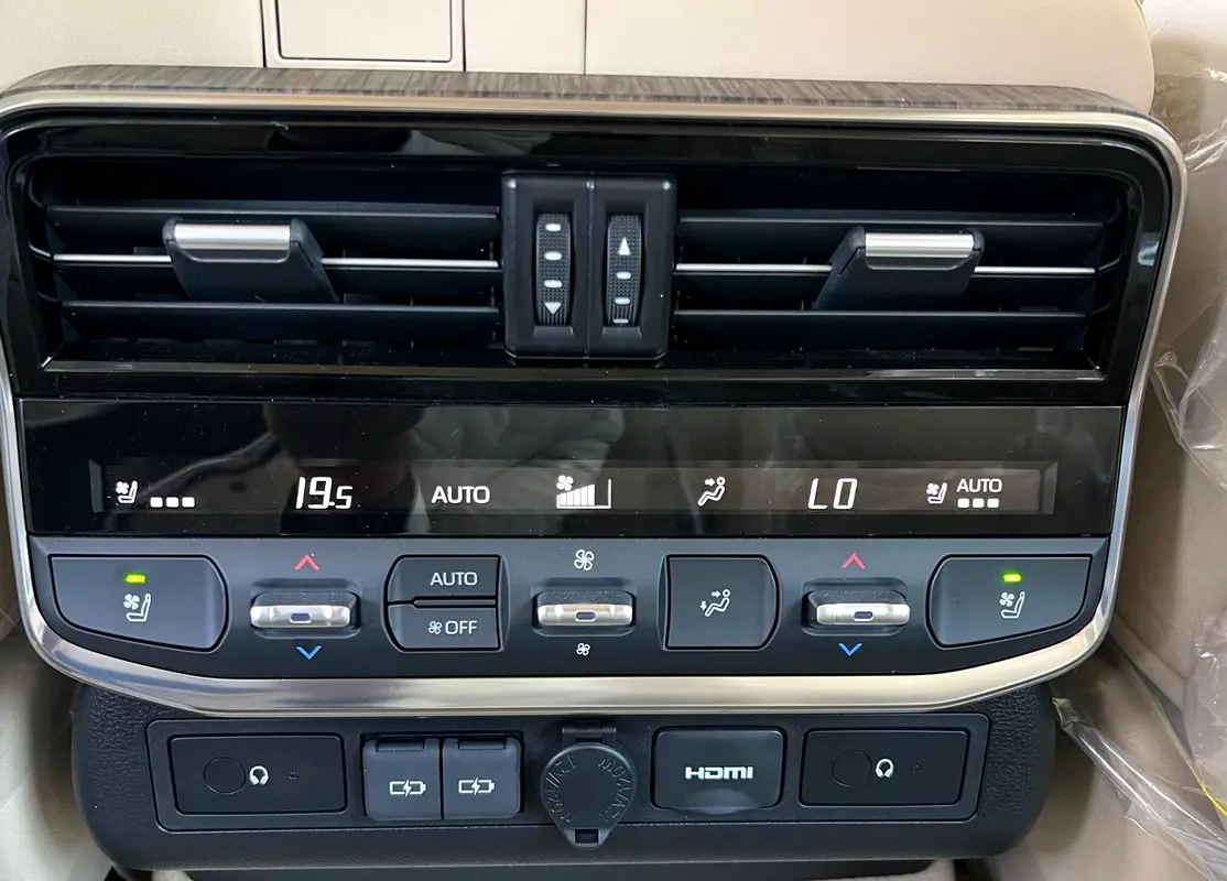 TOYOTA Land Cruiser VX 2024 - photo 8 - Import Émirats | International Cars