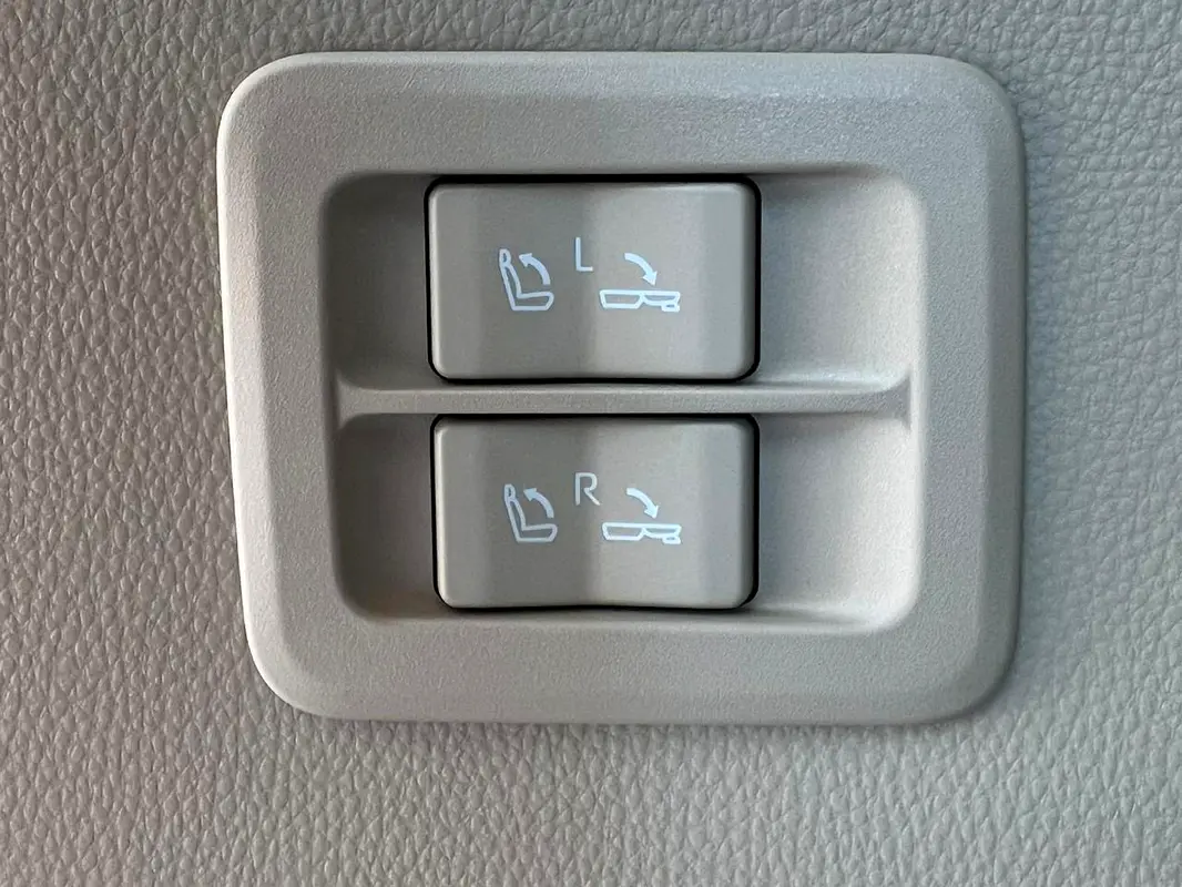 TOYOTA Land Cruiser VX 2024 - photo 9 - Import Émirats | International Cars