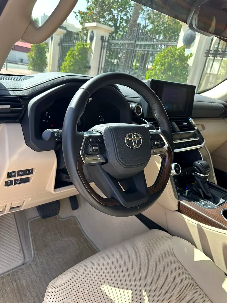 TOYOTA Land Cruiser GXR 2025 - photo 9 - Import Émirats | International Cars