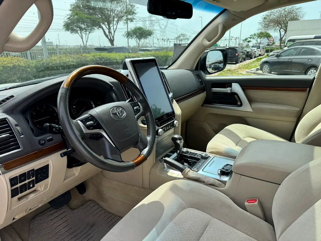 TOYOTA Land Cruiser EXR 2018 - photo 11 - Import Émirats | International Cars