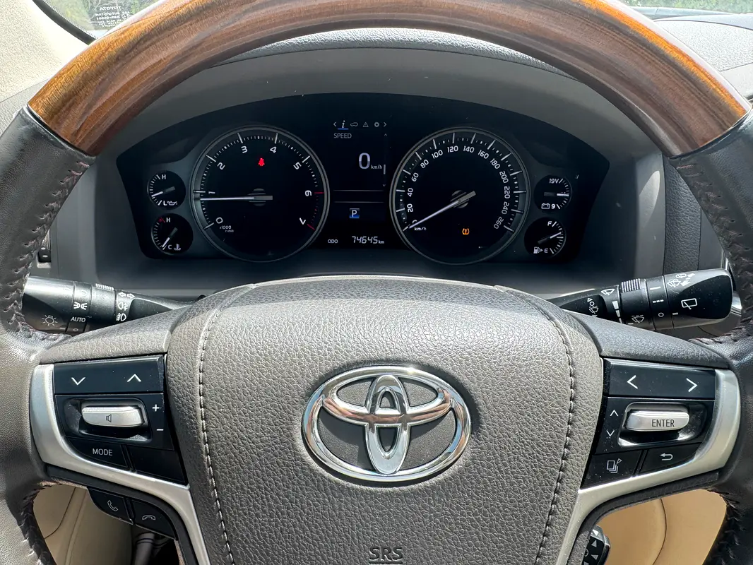 TOYOTA Land Cruiser EXR 2018 - photo 4 - Import Émirats | International Cars