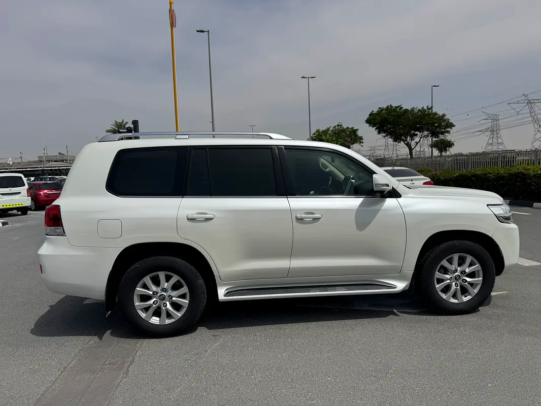 TOYOTA Land Cruiser EXR 2018 - photo 7 - Import Émirats | International Cars