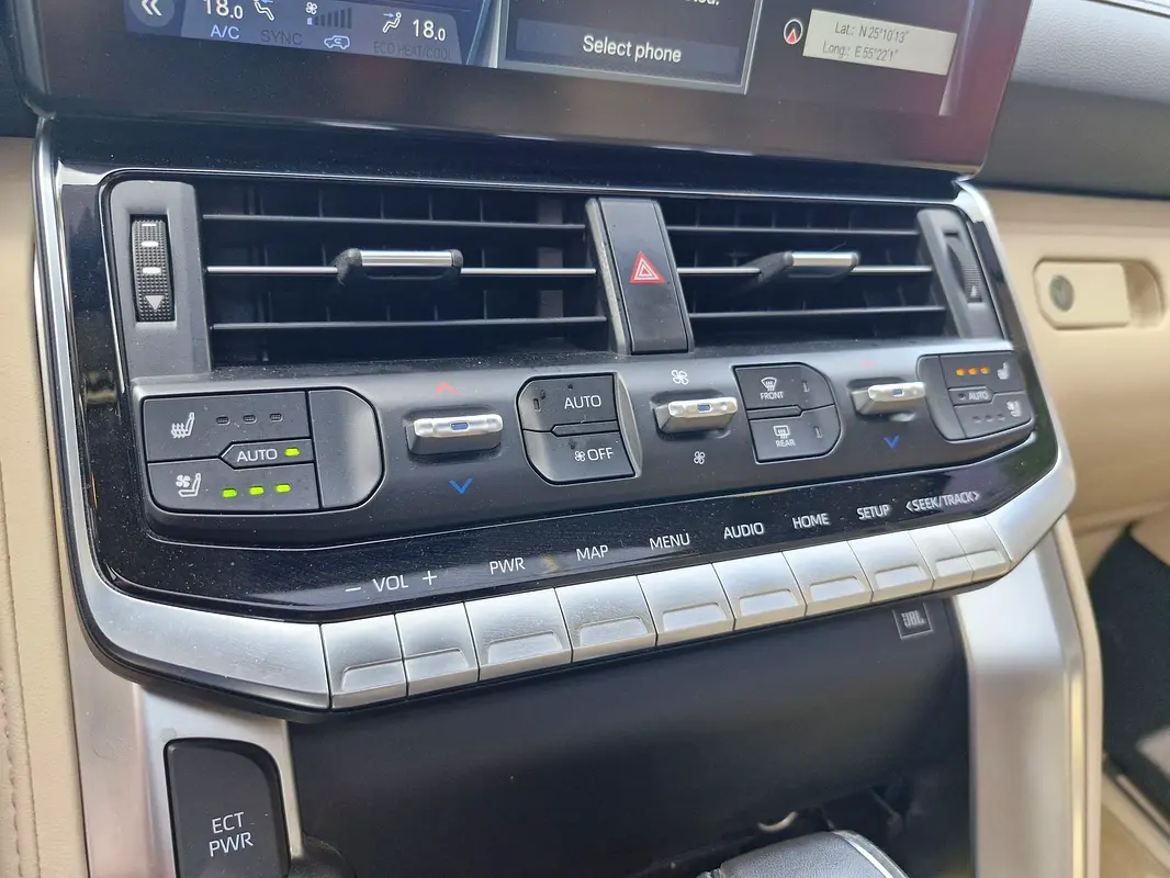 TOYOTA Land Cruiser 4.0L 2024 - photo 10 - Import Émirats | International Cars