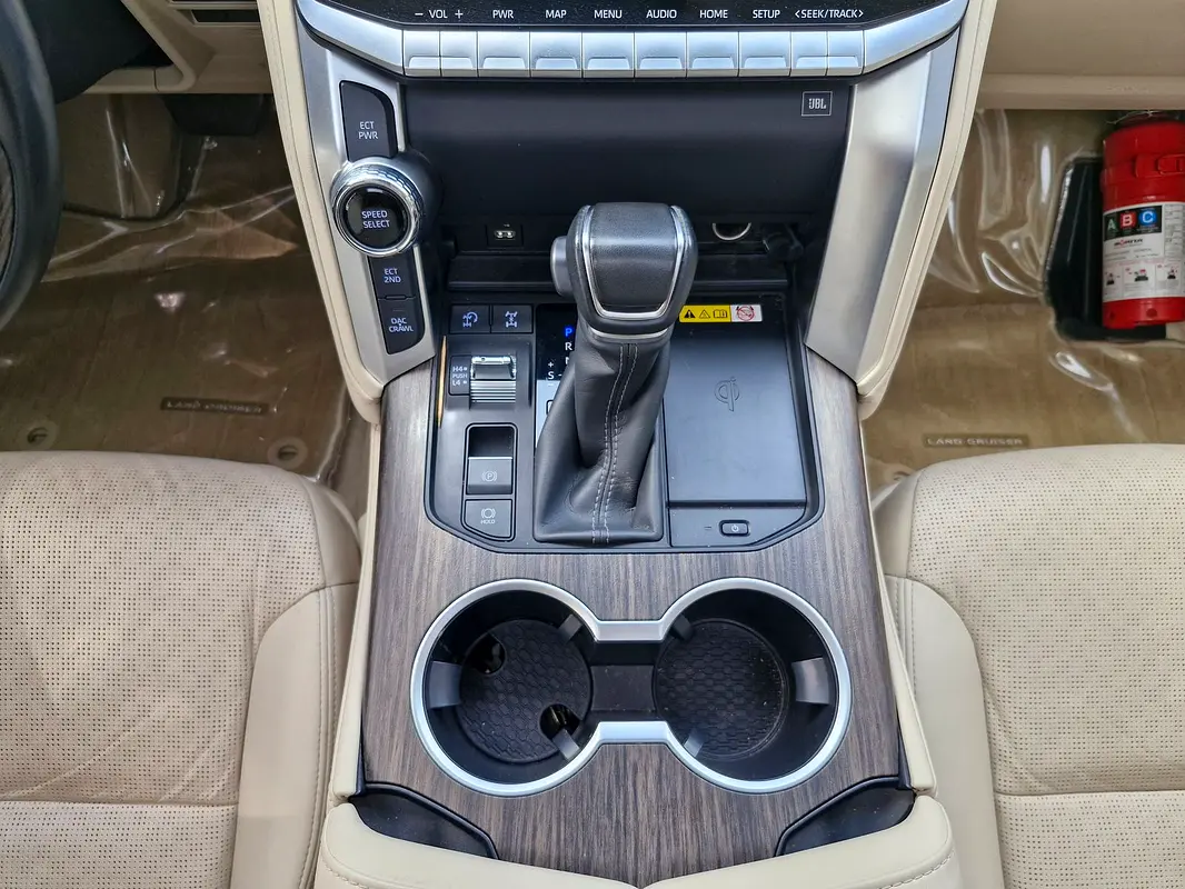 TOYOTA Land Cruiser 4.0L 2024 - photo 11 - Import Émirats | International Cars