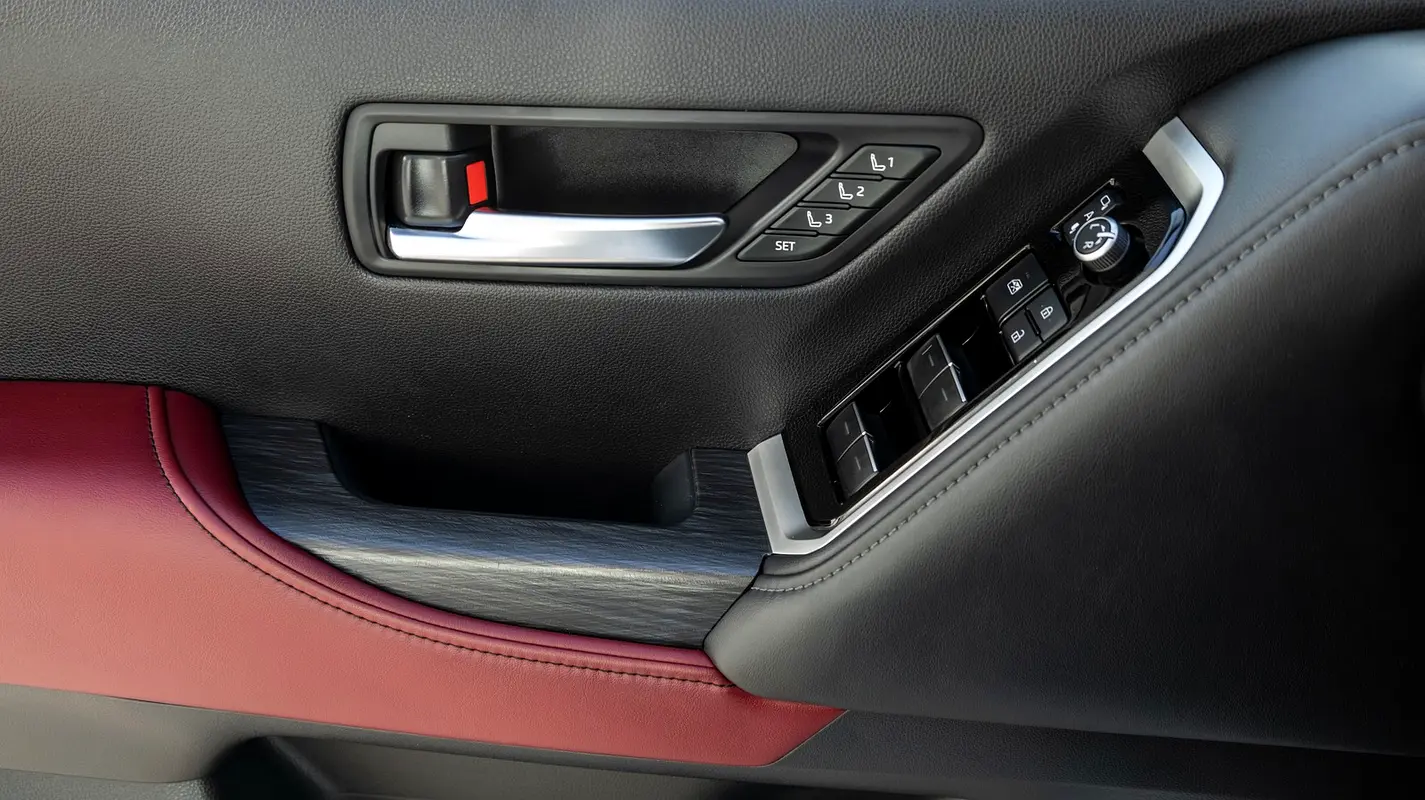 TOYOTA Land Cruiser GR Sport 2022 - photo 10 - Import Émirats | International Cars