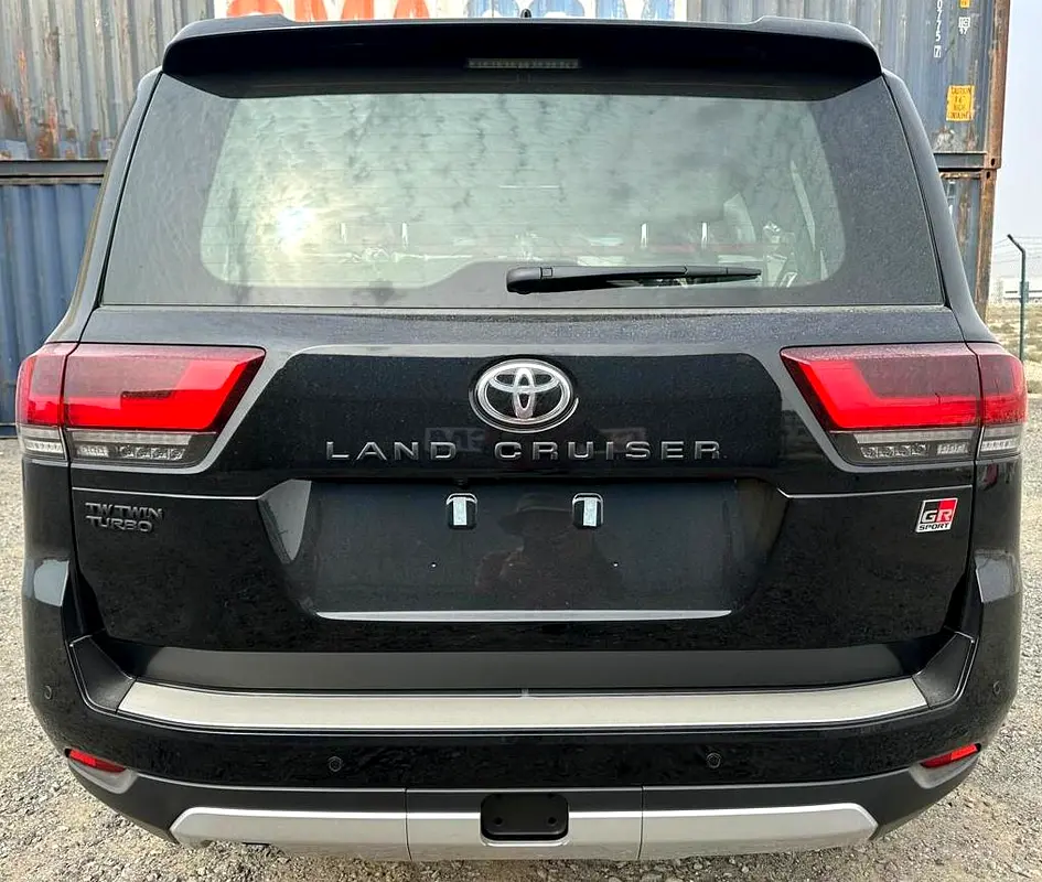 TOYOTA Land Cruiser GR Sport 2026 - photo 8 - Import Émirats | International Cars
