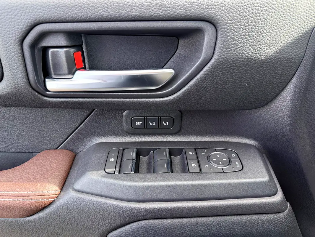 TOYOTA Prado Adventure 2025 - photo 9 - Import Émirats | International Cars