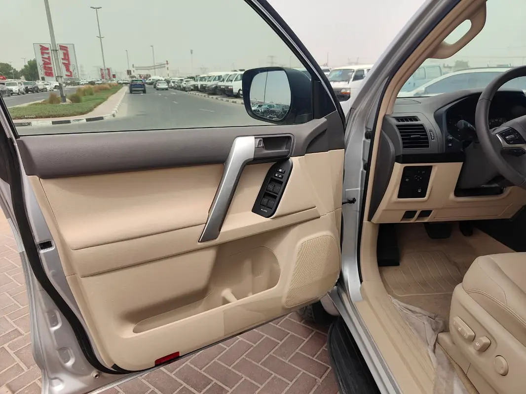 TOYOTA Prado VX 2023 - photo 10 - Import Émirats | International Cars